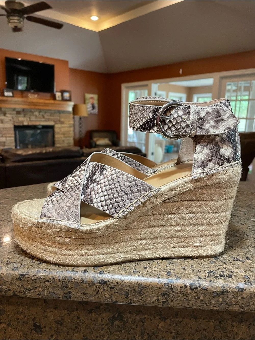 Marc Fisher LTD Amari Ankle Strap Espadrille Wedges Sz 8.5 Snake Print Leather
